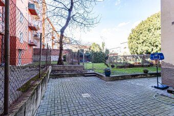 Nabízíme k prodeji výjimečně prostorný byt o dispozici 5+1 a