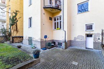 Nabízíme k prodeji výjimečně prostorný byt o dispozici 5+1 a