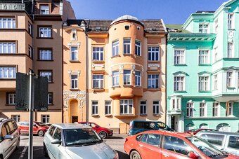 Nabízíme k prodeji výjimečně prostorný byt o dispozici 5+1 a