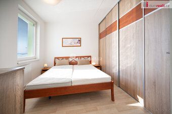 + poplatky 2.500,- Kč/2 osoby. Elektřina se přepisuje na náj