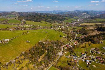 Slunný stavební pozemek 1 623 m² v obci Mikulůvka – klid, př