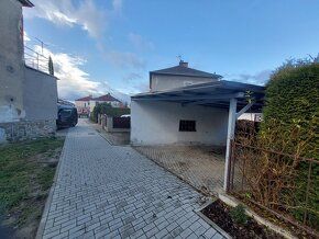 Zastřešené stání na auto. 1 500,-/měsíc. Sezimovo Ústí 2,ul.