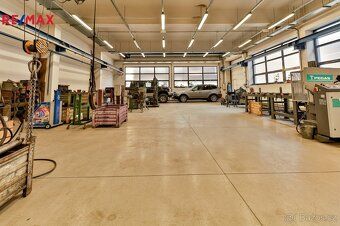 PRONÁJEM VÝROBNÍ / SKLADOVÉ HALY 720 m² + DVŮR 450 m² – OSTR