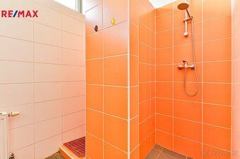 PRONÁJEM VÝROBNÍ / SKLADOVÉ HALY 720 m² + DVŮR 450 m² – OSTR