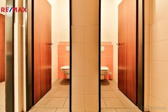 PRONÁJEM VÝROBNÍ / SKLADOVÉ HALY 720 m² + DVŮR 450 m² – OSTR