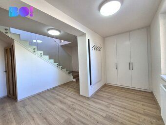 Nabízíme k pronájmu moderní rodinný dům o dispozici 5+kk po 