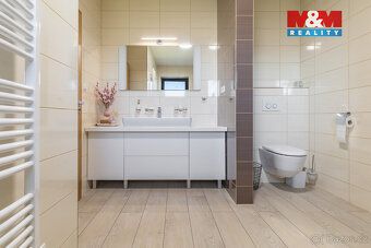 Nabízíme Vám k prodeji rodinný dům o dispozici 5+kk o celkov