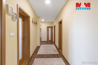 Nabízíme Vám k prodeji rodinný dům o dispozici 5+kk o celkov