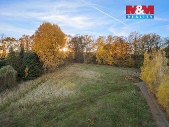 Nabízíme ke koupi stavební pozemek o výměře 1 000 m² v obci 