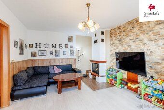 Nabízíme k pronájmu prostorný a světlý byt 3+1 s balkonem na