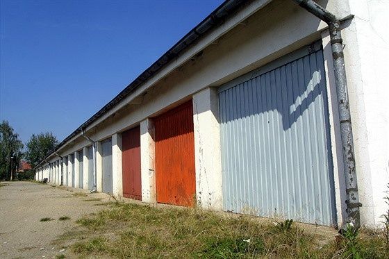 Mám zájem o koupi garáže v Jindřichově Hradci a blízkém okol
