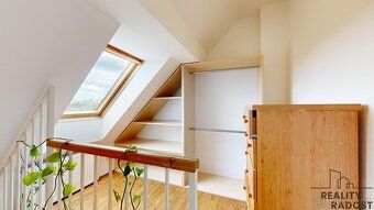 Dovoluji si Vám nabídnout k pronájmu atypický mezonetový byt