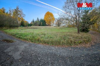 Nabízíme ke koupi stavební pozemek o výměře 1 000 m² v obci 
