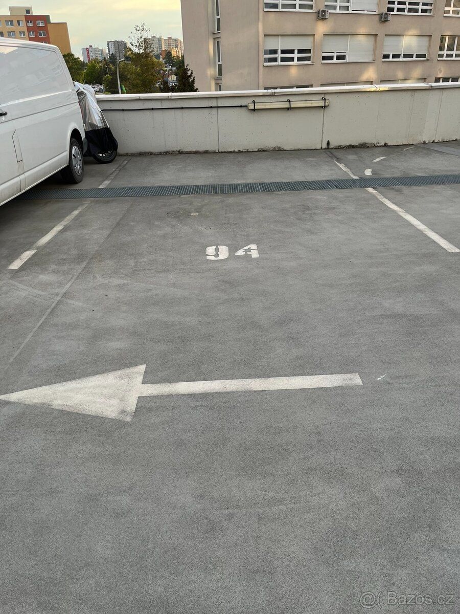 Prodám garážové stání v Praze Horních Měcholupech poblíž Kau