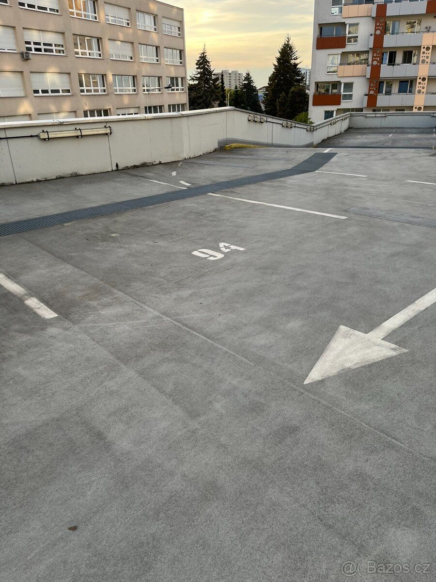 Prodám garážové stání v Praze Horních Měcholupech poblíž Kau
