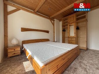 Nabízíme k pronájmu slunný a udržovaný byt v klidné části Ja