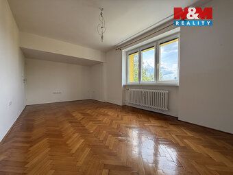 Nabízíme k pronájmu slunný a udržovaný byt v klidné části Ja