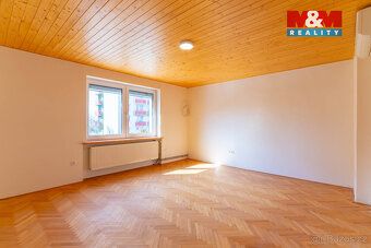 Nabízíme k prodeji prostorný rodinný dům v klidné části Krom