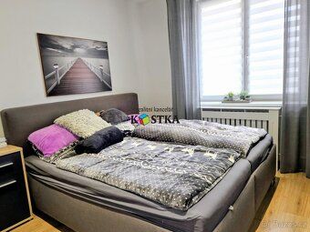K pronájmu nabízíme plně vybavený byt 3+1 se zasklenou lodži