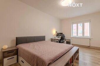 Nabízíme k prodeji světlý ateliér o dispozici 2+kk (47 m²) s