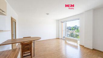 Nabízíme k prodeji světlý ateliér o dispozici 2+kk (47 m²) s