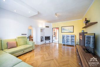 Nabízíme k prodeji prostorný rodinný dům o dispozici 6+2 s u