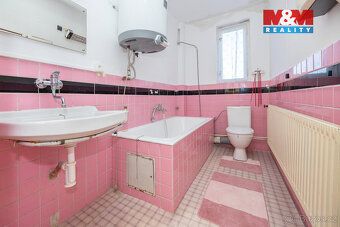 Nabízíme k prodeji cihlový řadový rodinný dům o dispozici 4+