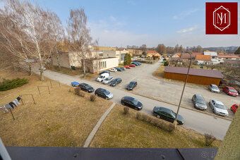 Nabízíme k podnájmu světlý družstevní byt o dispozici 2+1 v 