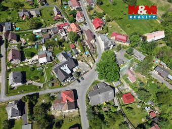 Nabízíme k prodeji krásný a světlý byt 2+1 ve Svoru, který z