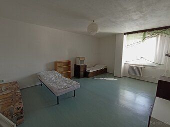 Byt o výměře 72 m² ve 2.patře domu na ulici Bří Lužů. V bytě