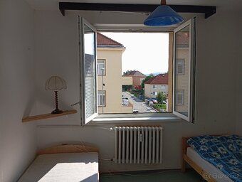 Byt o výměře 72 m² ve 2.patře domu na ulici Bří Lužů. V bytě