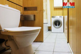 Nabízíme vám k dlouhodobému pronájmu prosvětlený a částečně 