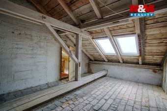 Nabízíme k prodeji byt o dispozici 3+1 v cihlovém domě se čt