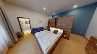 Nabízíme k prodeji čtyřhvězdičkový hotel v centru města Krom