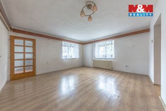 Exkluzivně nabízíme k prodeji rodinný dům s garáží o dispozi