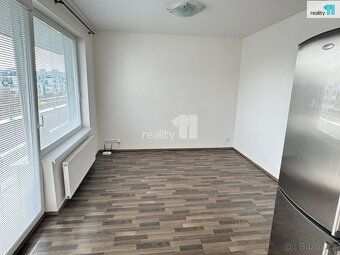 , Pronájem světlého bytu 2+kk s terasou a krytým parkovacím 