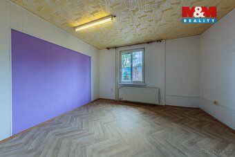 Prodej prostorného dvougeneračního rodinného domu v klidné č