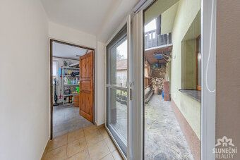 Naše společnost Vám nabízí k prodeji prostorný rodinný dům o