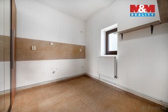 Představujeme vám rodinný dům s uzavřeným dvorem, který se n