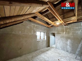 VELKÝ RODINNÝ DŮM S VELKOU ZAHRADOU (2433m²) V HORNÍM ŽUKOVĚ