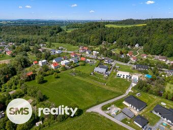 Nabízíme k prodeji pozemek o výměře 1 875 m² v klidné a vyhl