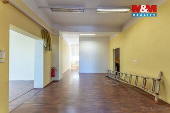 Nabízíme k pronájmu obchodní prostor o velikosti 121 m² v ru