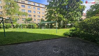 +popl. 4000, poplatky včetně zálohy na elektřinu, pronájem 2