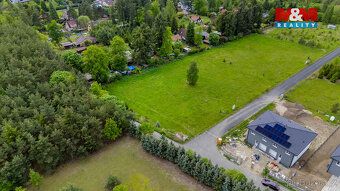 Hledáte prostorný, rovinatý a slunný pozemek v klidné lokali