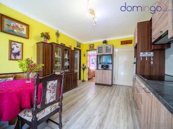 Ev.č. 260303001 Nabízíme k prodeji prostorný rodinný dům v o