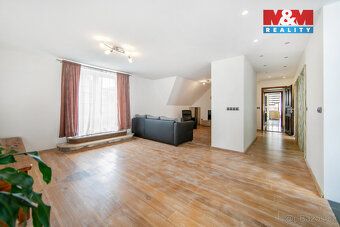 Nadstandardní rodinný dům o užitné ploše 227 m2 s garáží s f