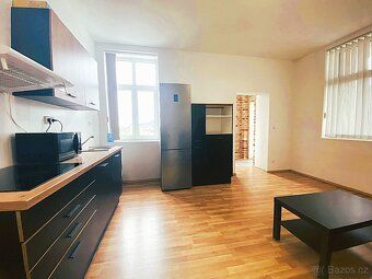 K pronájmu moderní byt 1+kk se společnou zahradou v klidné č