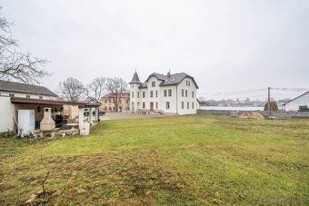 K pronájmu moderní světlý byt 1+kk se společnou zahradou v k