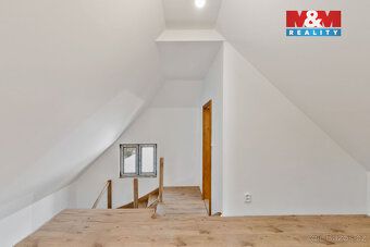 Nabízíme k prodeji krásný rodinný dům v klidné části obce Vš