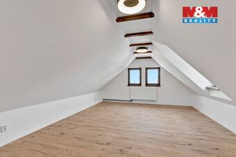Nabízíme k prodeji krásný rodinný dům v klidné části obce Vš
